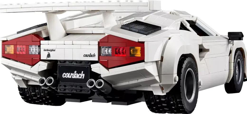 Lamborghini Countach 5000 Quattrovalvole in scala fatta coi mattoncini Lego