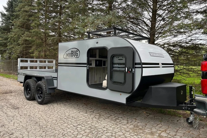 Perché tutti parlano del Modern Buggy UH18: il camper per motociclisti