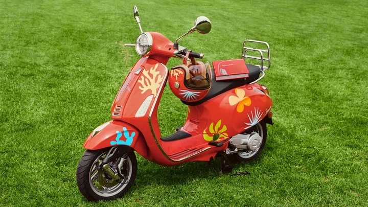 Vespa diventa arte: arriva il libro fotografico di lusso per gli 80 anni