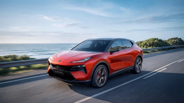 Lotus Eletre X, il SUV plug-in da 939 CV con batteria da 70 kWh