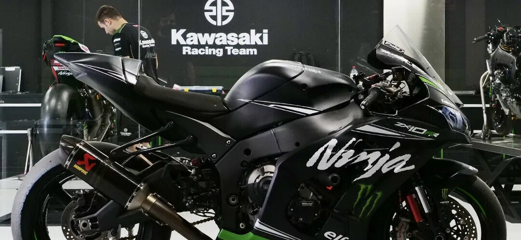 Jonathan Rea mette all'asta la sua Kawasaki ZX-10RR MY 2016 da allenamento