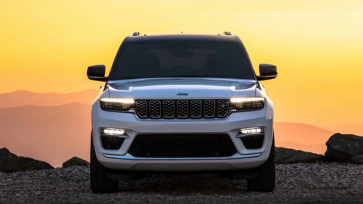 Jeep Grand Cherokee, 92.000 richiami: si rischia di restare bloccati