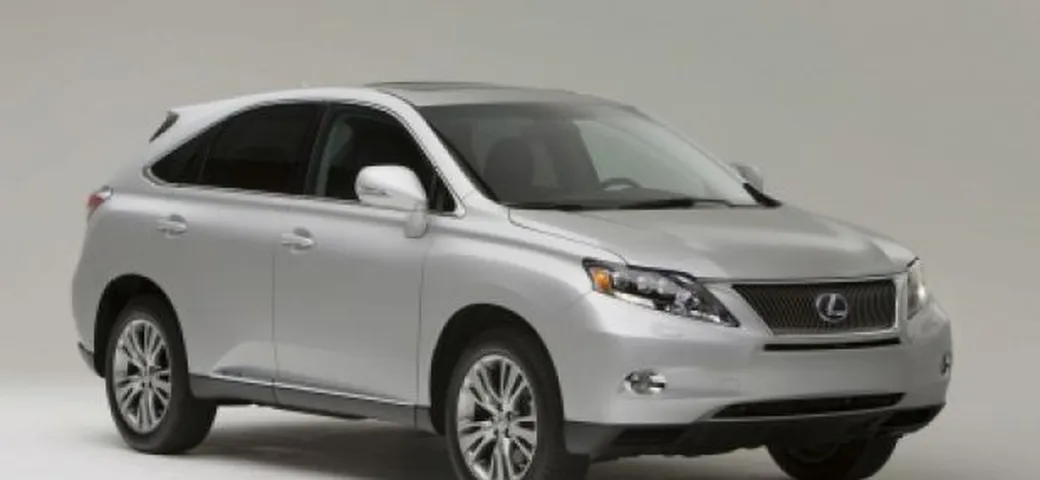Lexus RX 450h: debuttano la trazione anteriore e l'allestimento Platinum