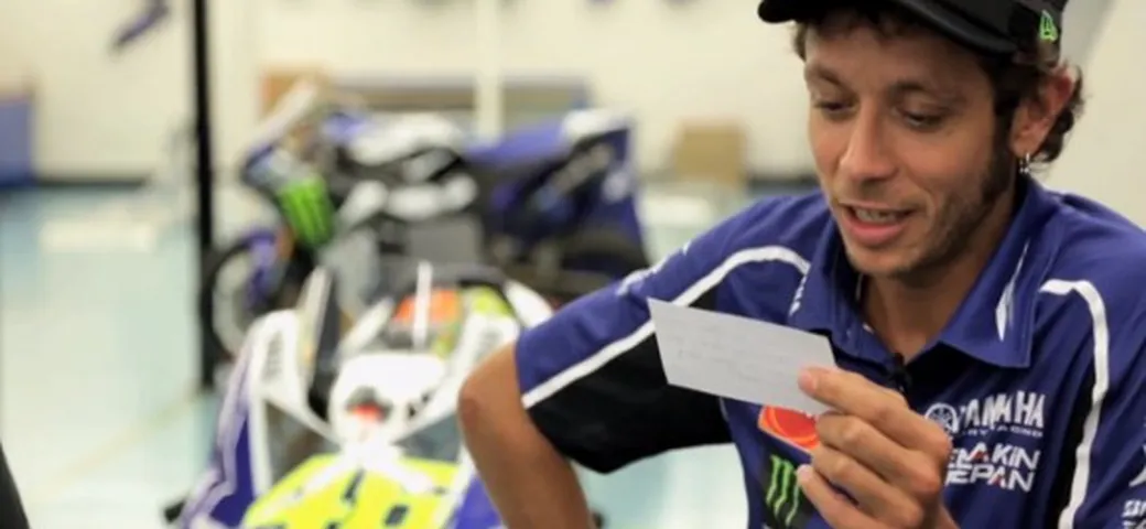12 domande a Valentino Rossi dai fans americani | video
