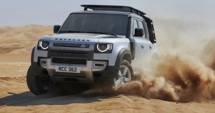 Land Rover Defender: allo studio la versione sportiva SVR