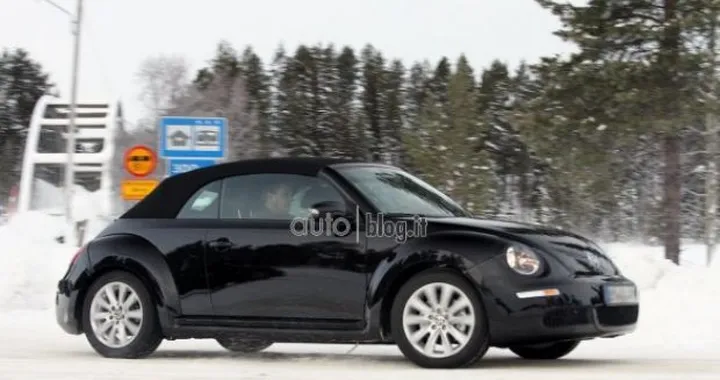 Foto spia Volkswagen Maggiolino Cabrio