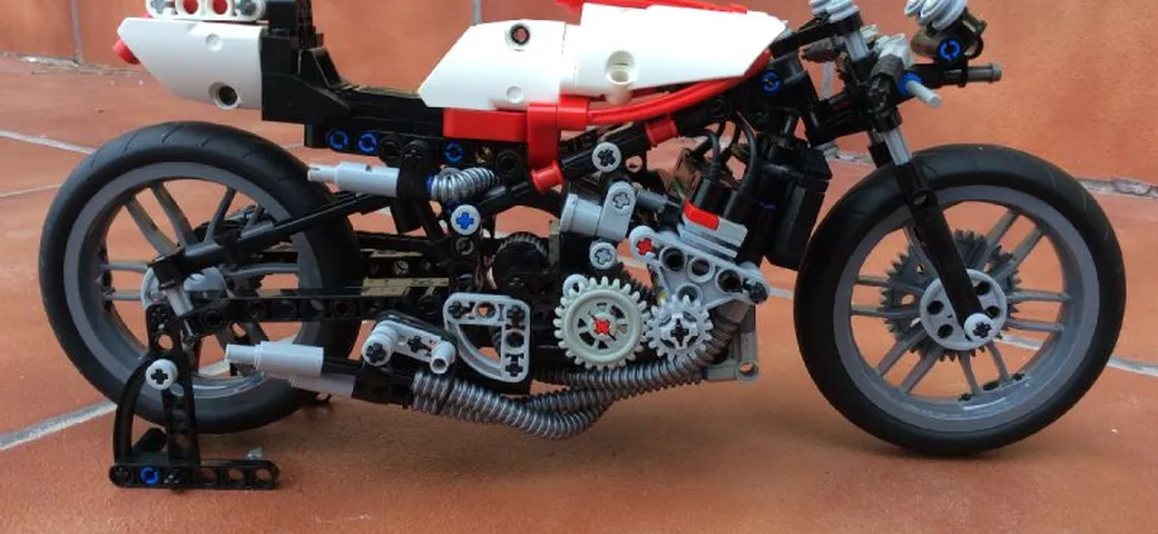 Yamaha TZ 750: il bolide a due tempi in LEGO