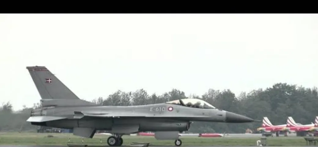 Video Lamborghini Aventador VS F-16 Fighting Falcon: chi vince in accelerazione?