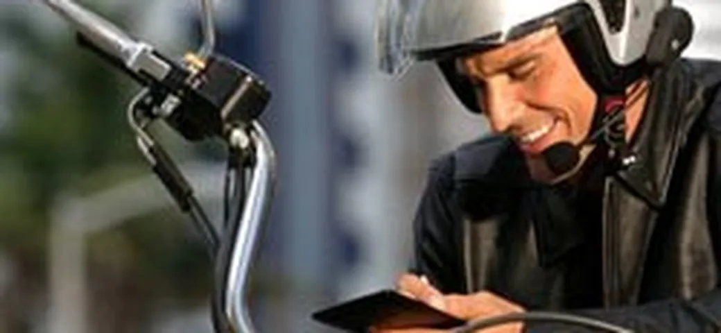 Wireless headset per motociclisti
