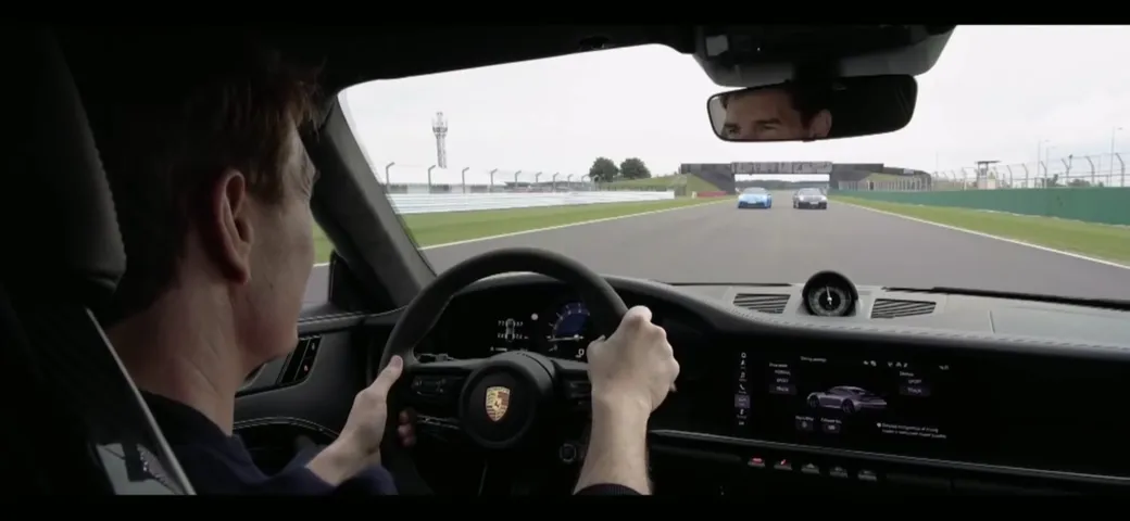 Tom Cruise sfida Coulthard e Webber in Porsche 911 GT3 [Video]