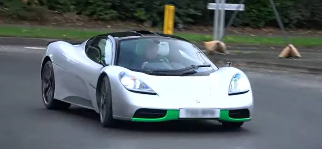 Gordon Murray T.50: Jay Kay dei Jamiroquai la porta al Car Show | Video