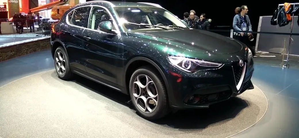 Alfa Romeo Stelvio verde al Salone di Ginevra 2017: video live