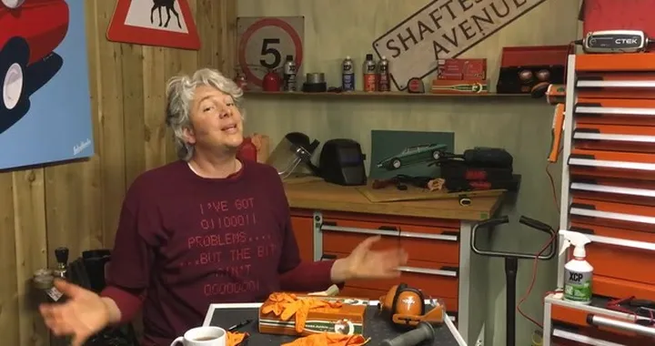 Edd China lascia Affari a quattro ruote: il video