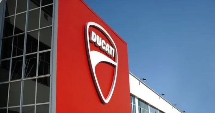Ducati protagonista di "Megafabbriche": guarda lo speciale e puoi vincere un DRE con Troy Bayliss
