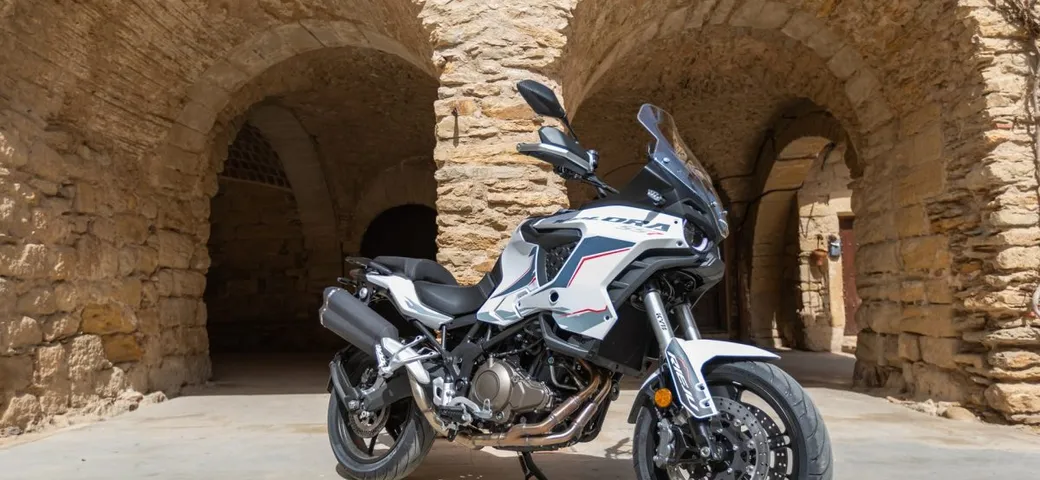 Rieju Xplora 557: la sfida alle big con una trail davvero low-cost