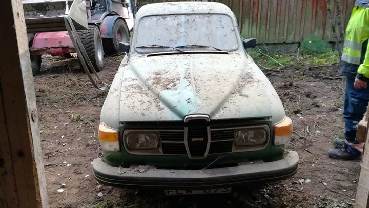 Ritrovata una Saab 96 nuova di fabbrica dopo 42 anni: aveva solo 7 km