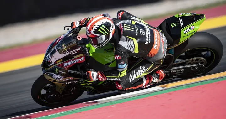 SBK, Rea sempre Rea. Melandri e Davies beffati dalla Rossa “privata” di Fores