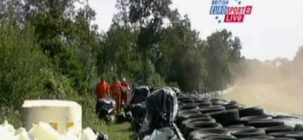 Spettacolare crash di Chris Martin a Brands Hatch