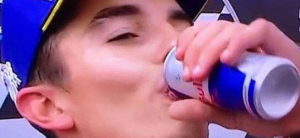 Gaffe di Marquez: finge di bere dalla lattina... chiusa!