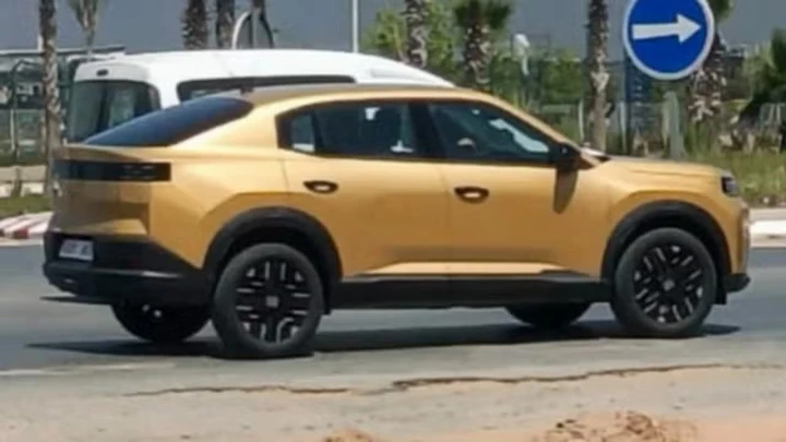 Nuova Fiat Fastback, prime immagini senza camuffamento: com'è