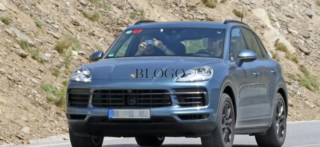 Porsche Cayenne: foto spia senza veli