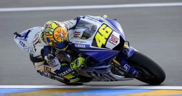 Rossi da "cornice", tripletta Yamaha, Stoner e Ducati ko