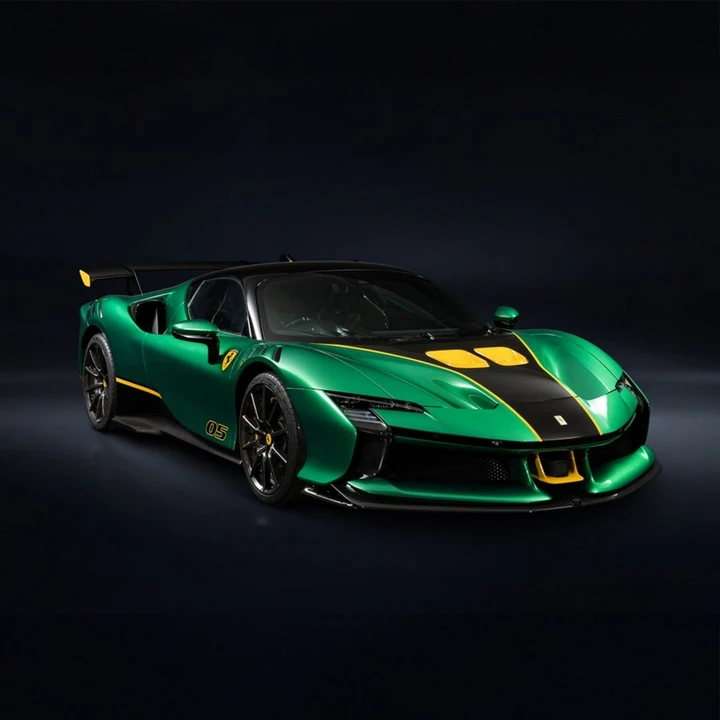 Ferrari SF90 XX Stradale Tailor Made, 1030 CV e record a Fiorano