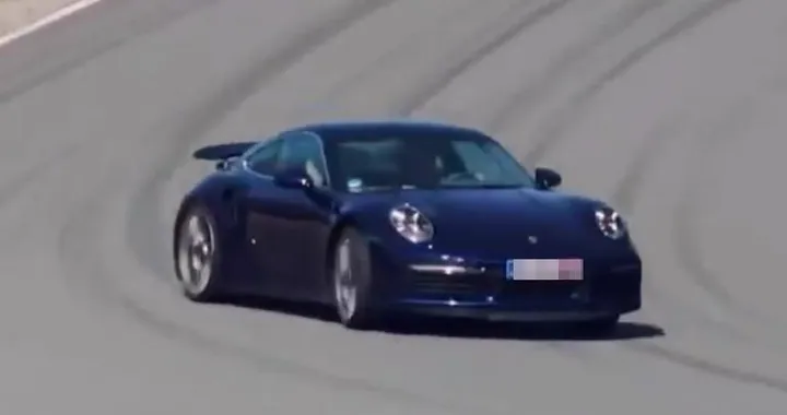 Porsche 911 Turbo: un traverso spettacolare in pista [Video]