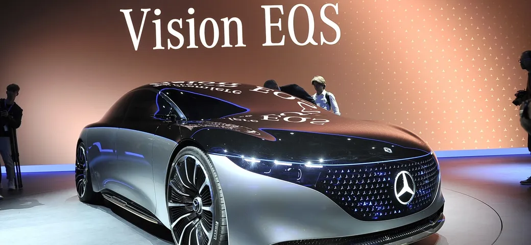 La Mercedes Vision EQS debutta a Francoforte con 700 km di autonomia