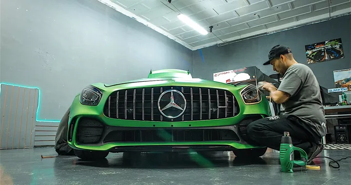 AMG GT R: il backstage del wrapping