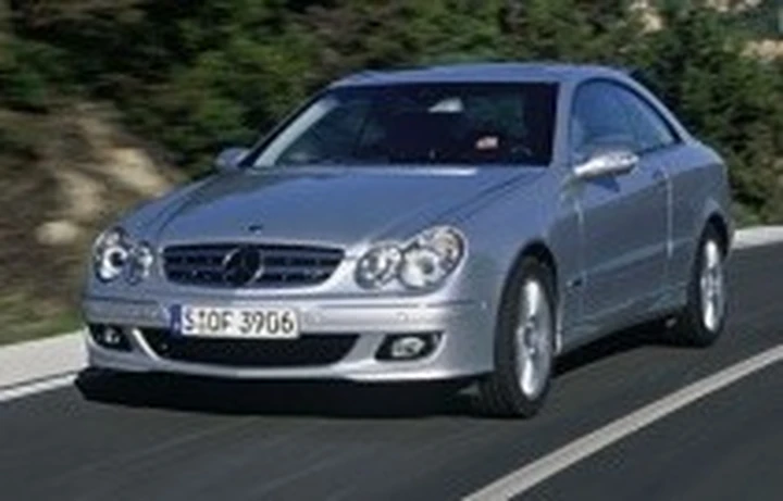 Una Mercedes CLK ibrida gas-elettrica