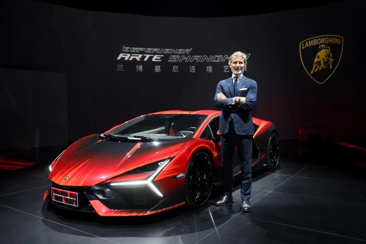 Lamborghini Revuelto 