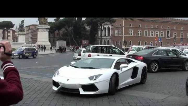 Lamborghini: in video la presentazione della Aventador LP 700-4