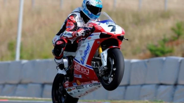 WSBK: doppio terzo posto per Carlos Checa, 