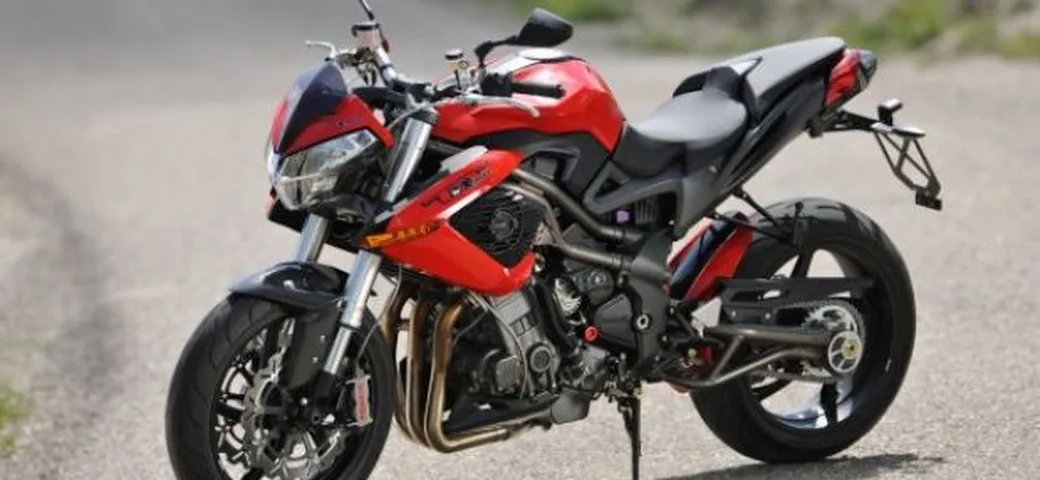 Benelli TNT R160 2011, tre cilindri da 157,8 CV