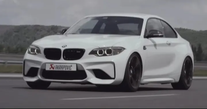 BMW M2: il sound con scarico Akrapovic [Video]