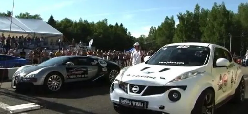 Bugatti Veyron contro Nissan Juke R: la gara è in accelerazione