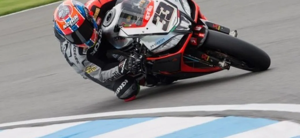 SBK Donington: Superpole bagnata, ma Davide Giugliano regala un raggio di sole alla Ducati. Ottimo Melandri (Aprilia) terzo