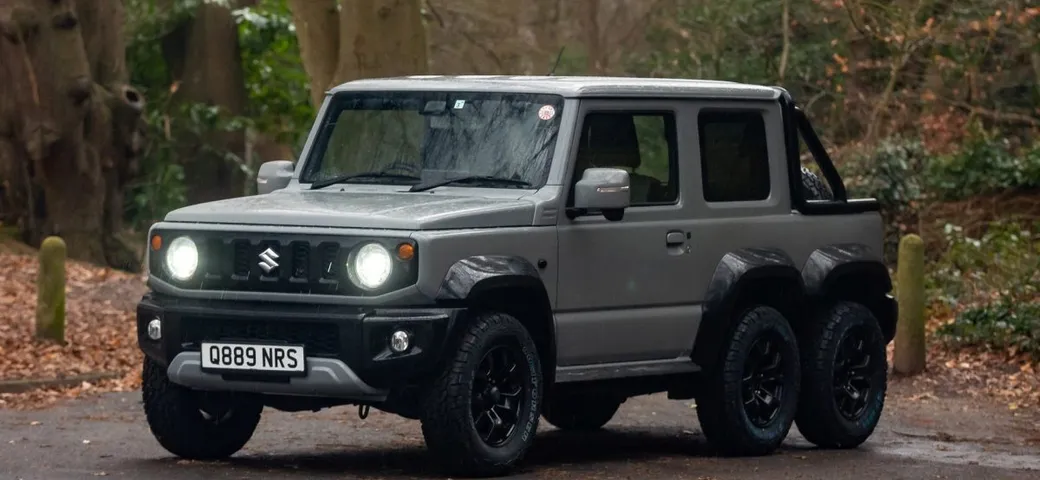 Suzuki Jimny mette le sei ruote: ecco il pickup 6×4