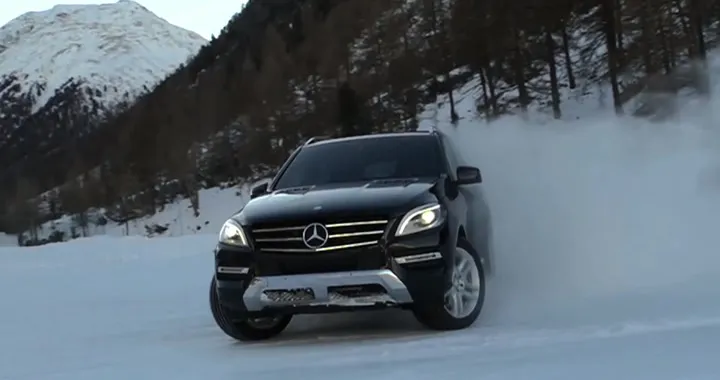 Mercedes ML e GLK on Ice: sfida finale tra sci e motoslitta