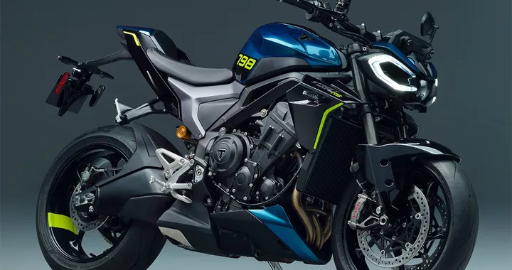 Nuova Triumph Street Triple 798: il tre cilindri cresce e guarda alla Moto2
