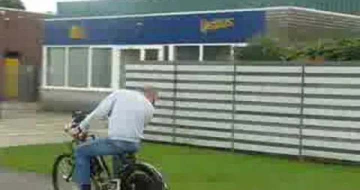 Una passeggiata con la Hildebrand & Wolfmüller del 1896