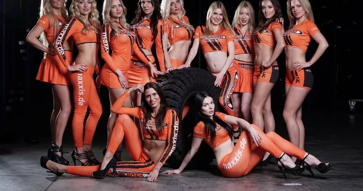 Mega Gallery Maxxis Paddock Girls 2016