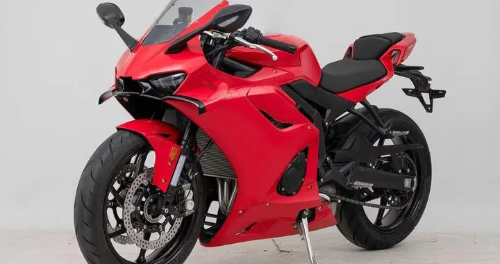 Kove 450 RR arriva in Italia: 70,7 CV e quattro cilindri a 7.390 euro