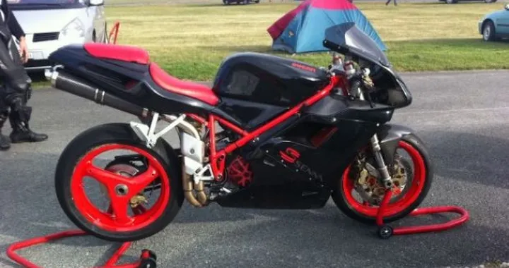 Foto del giorno: Ducati 748s Replica Senna