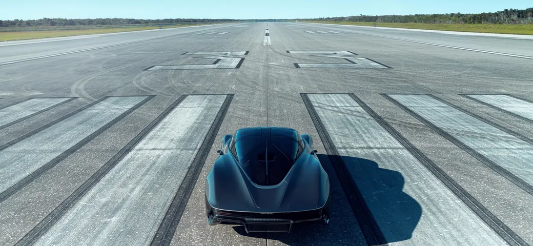 McLaren Speedtail: vola a 403 km/h e polverizza il record della McLaren F1