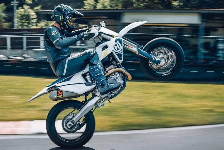Husqvarna FS 450 2022: informazioni, foto e caratteristiche