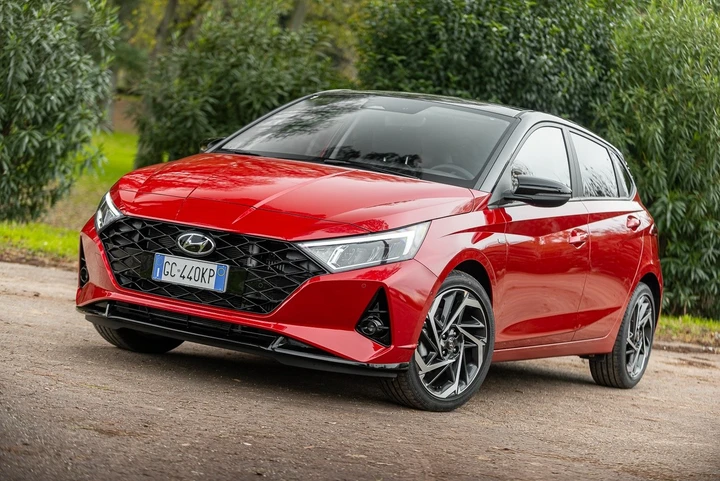 Hyundai i20 1.0 TGDI 48V Bose: la prova su strada