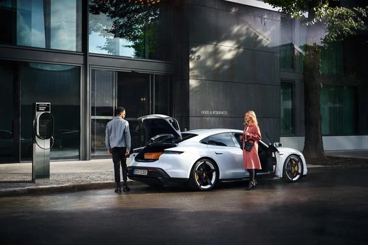 Porsche Destination Charging: nuove stazioni di ricarica auto elettriche