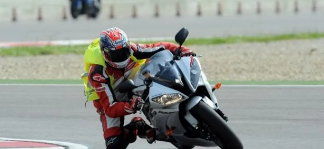 TEST Racetec Slick CompK, da Metzeler uno slick “facile” per tutti